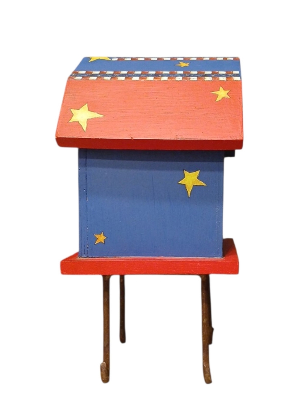 🇺🇸 Hand-Painted Star Blue & Red Birdhouse - Picture 4 of 5